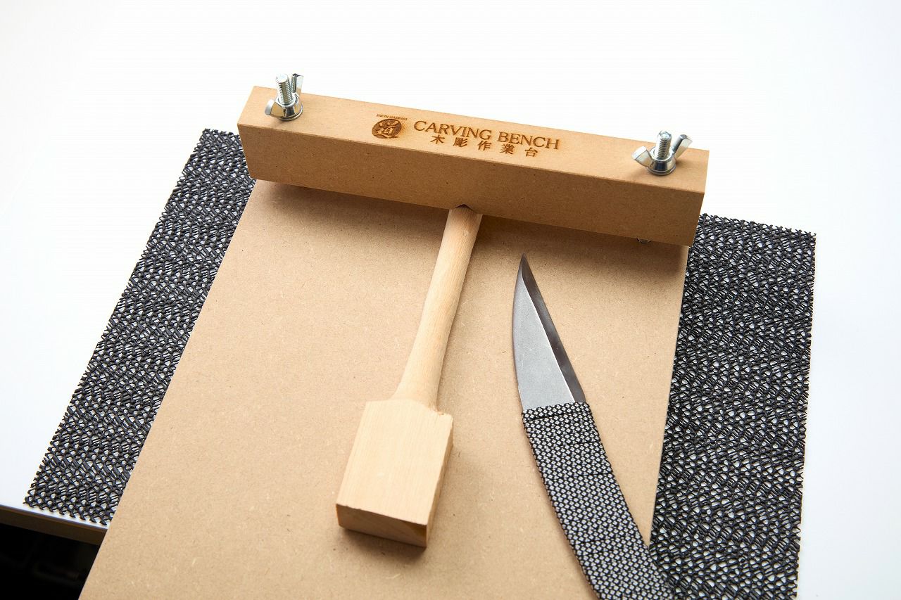 一台三役！】立体制作用に特化した作業台・カービングベンチ